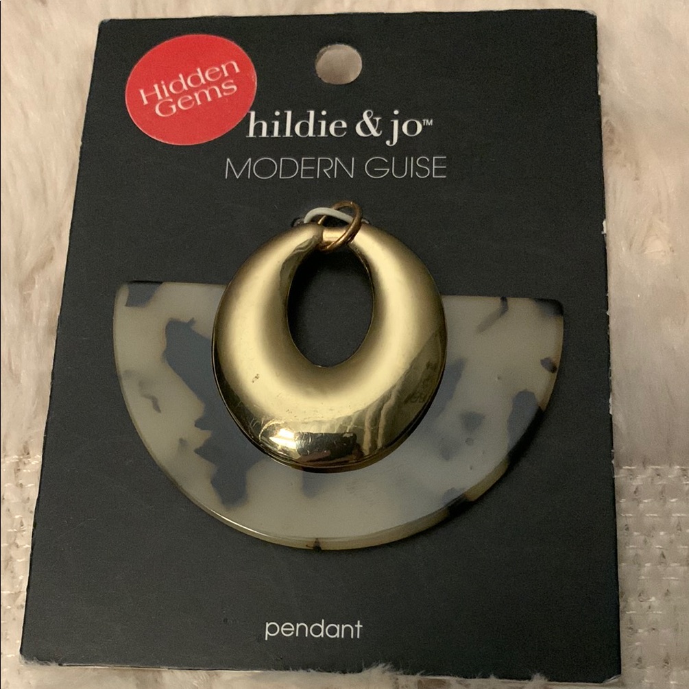 Gold And Cream Modern Guise Design Pendant By Hildie Jo - Nwt 10$